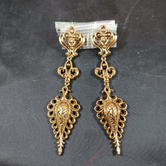 Vintage Gold Tone Women's Long Piercing Earrings - Picture 7 of 8